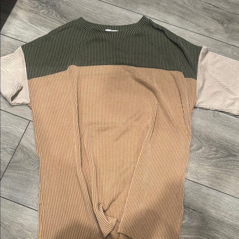 New without tags Green and Tan top